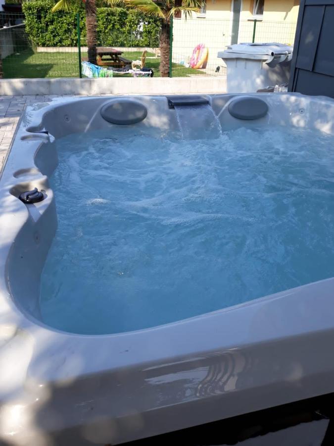Villa Cisa Con Yacuzzi Lignano Sabbiadoro Exteriör bild