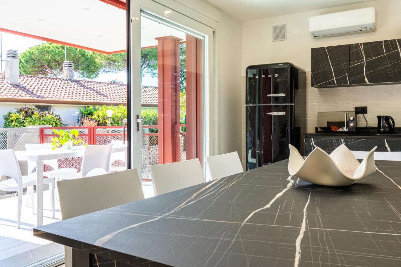Villa Cisa Con Yacuzzi Lignano Sabbiadoro Exteriör bild